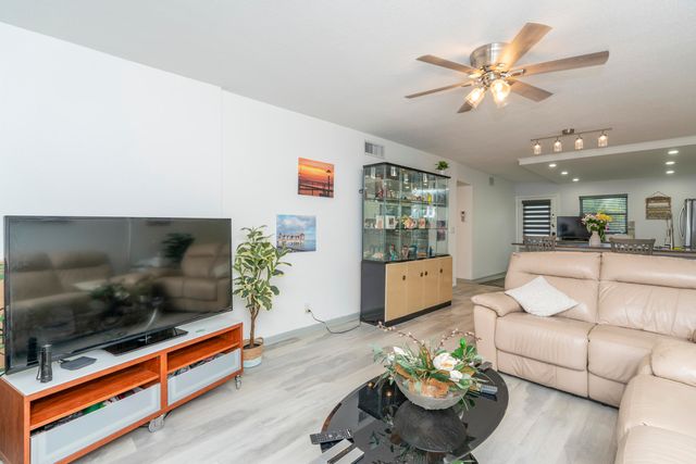 2600 NE 1st Lane 104, Boynton Beach, FL 33435