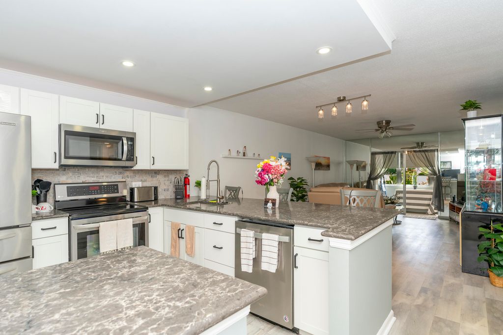 2600 NE 1st Lane 104, Boynton Beach, FL 33435