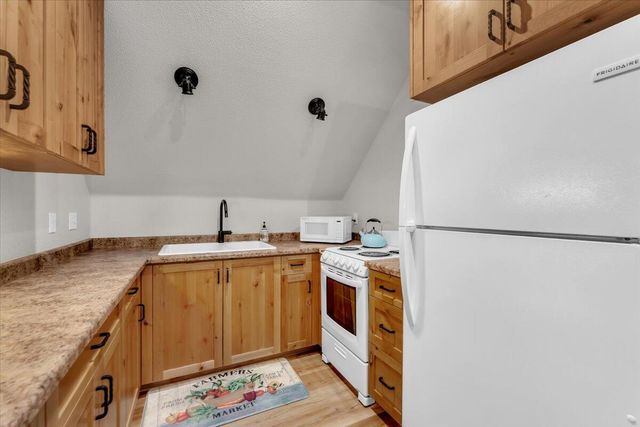 15745 Montgomery Ranch Road, Redding, CA 96001