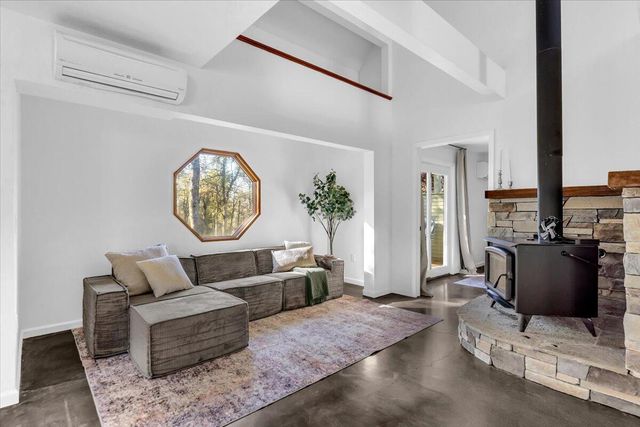 15745 Montgomery Ranch Road, Redding, CA 96001