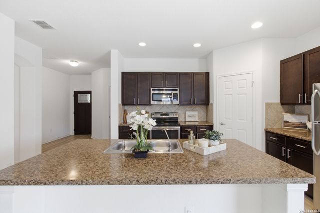 5902 CIELO RNCH, San Antonio, TX 78218
