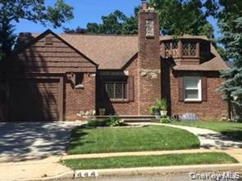 444 Coolidge Street, West Hempstead, NY 11552