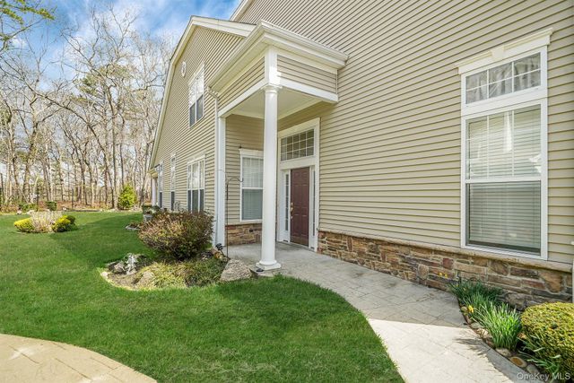 11 Ovation Place, Eastport, NY 11941