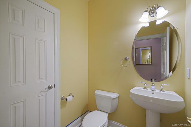 11 Ovation Place, Eastport, NY 11941