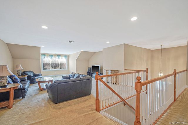 11 Ovation Place, Eastport, NY 11941