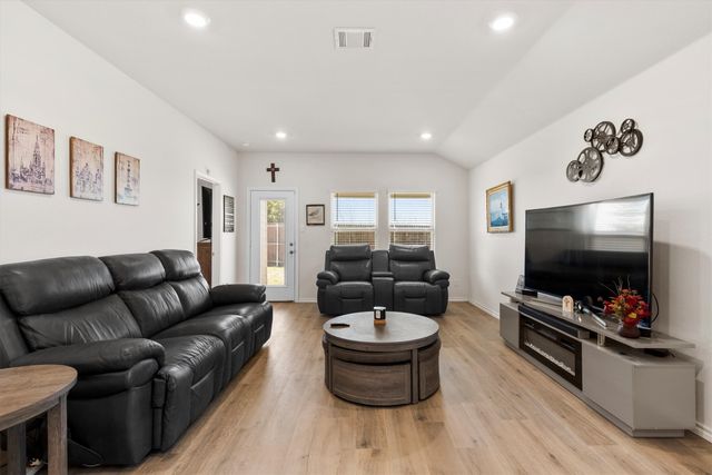 1904 Bailer Way, Royse City, TX 75189