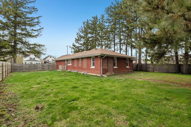 905 S Martin Luther King Jr Avenue, Waukegan, IL 60085