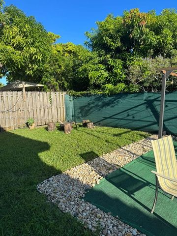 15400 SW 176th Ln, Miami, FL 33187