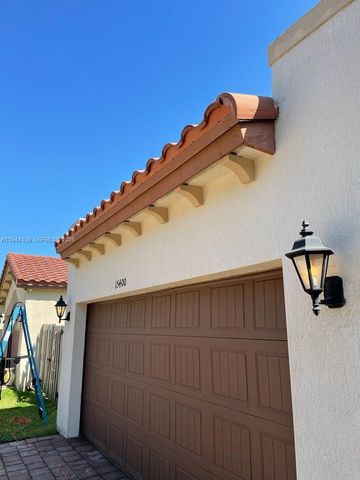 15400 SW 176th Ln, Miami, FL 33187