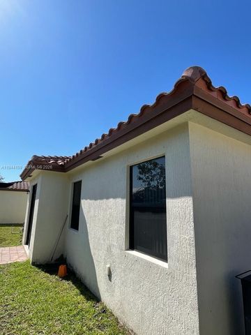 15400 SW 176th Ln, Miami, FL 33187