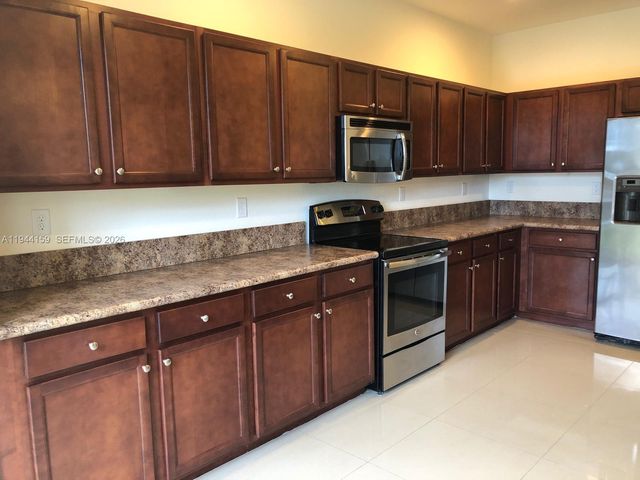 15400 SW 176th Ln, Miami, FL 33187