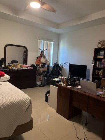 15400 SW 176th Ln, Miami, FL 33187