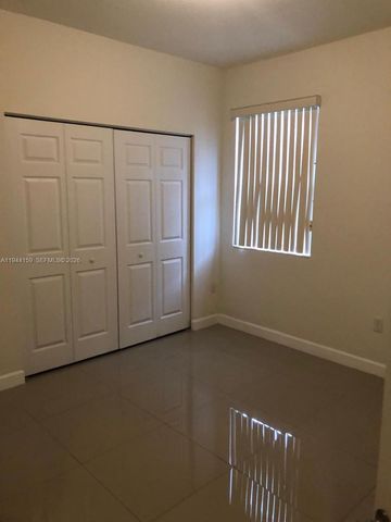 15400 SW 176th Ln, Miami, FL 33187