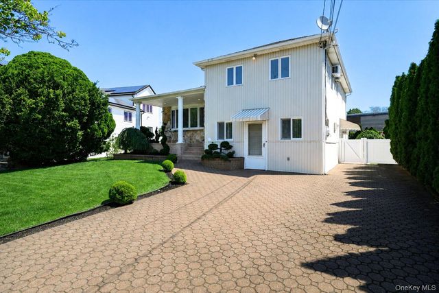 21 Soloff Boulevard, Inwood, NY 11096