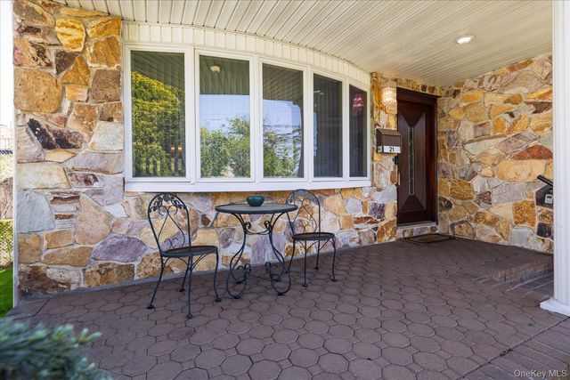 21 Soloff Boulevard, Inwood, NY 11096