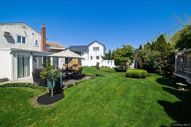 21 Soloff Boulevard, Inwood, NY 11096