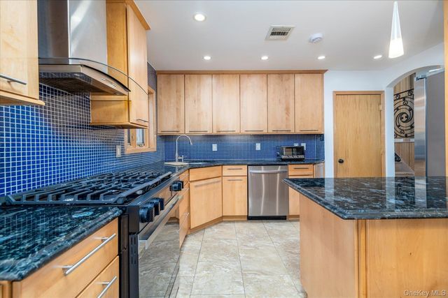 21 Soloff Boulevard, Inwood, NY 11096