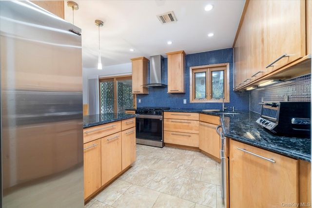 21 Soloff Boulevard, Inwood, NY 11096