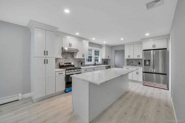 827 Aberdeen Road, Bay Shore, NY 11706