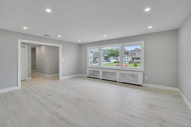 827 Aberdeen Road, Bay Shore, NY 11706