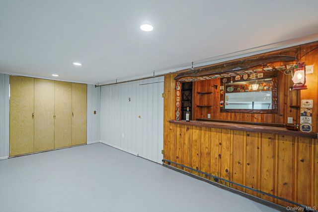 827 Aberdeen Road, Bay Shore, NY 11706