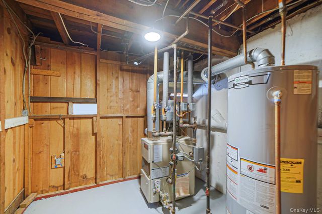 827 Aberdeen Road, Bay Shore, NY 11706