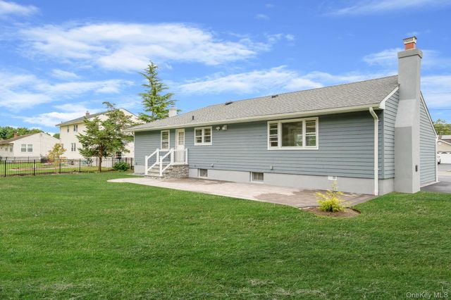 827 Aberdeen Road, Bay Shore, NY 11706