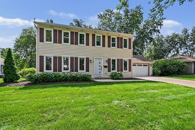 1120 Summit Hills Lane, Naperville, IL 60563