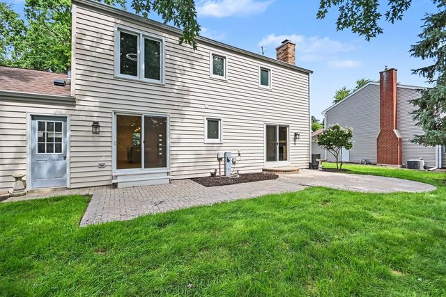 1120 Summit Hills Lane, Naperville, IL 60563