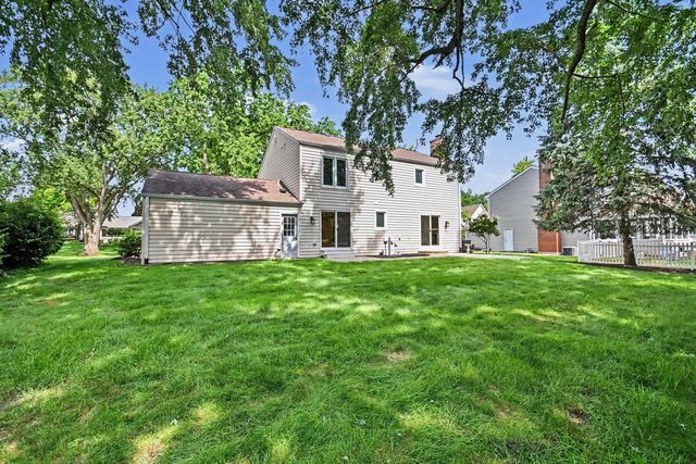1120 Summit Hills Lane, Naperville, IL 60563