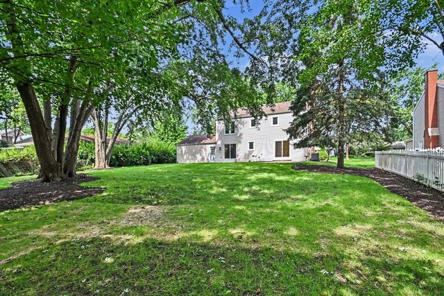 1120 Summit Hills Lane, Naperville, IL 60563
