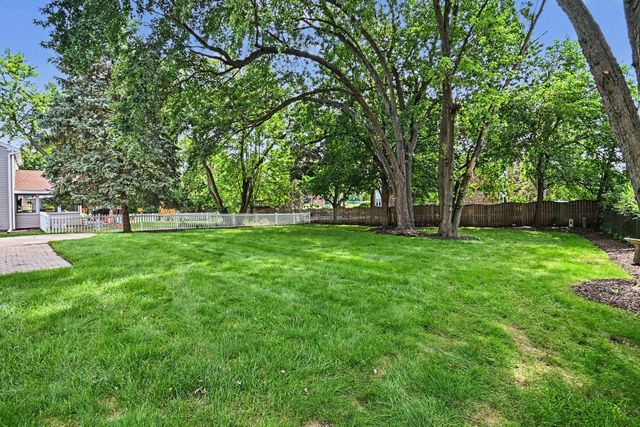 1120 Summit Hills Lane, Naperville, IL 60563