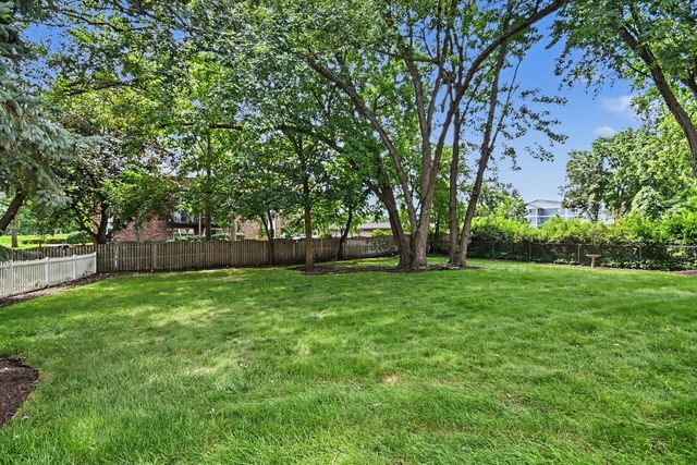 1120 Summit Hills Lane, Naperville, IL 60563