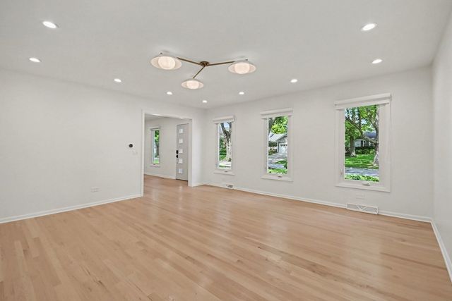 1120 Summit Hills Lane, Naperville, IL 60563