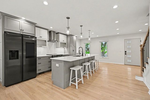 1120 Summit Hills Lane, Naperville, IL 60563