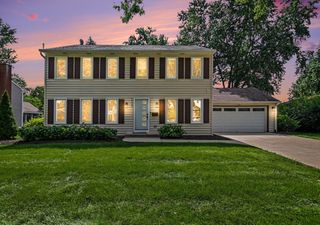 1120 Summit Hills Lane, Naperville, IL 60563