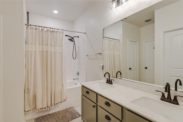 1008 Estes PARK, Taylor, TX 76574
