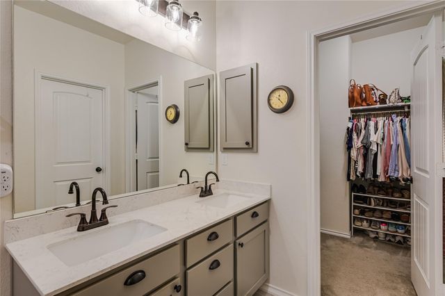 1008 Estes PARK, Taylor, TX 76574