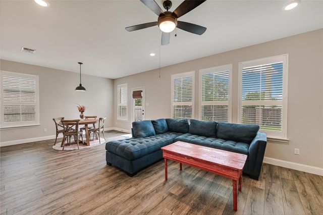 1008 Estes PARK, Taylor, TX 76574
