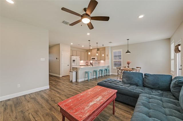 1008 Estes PARK, Taylor, TX 76574