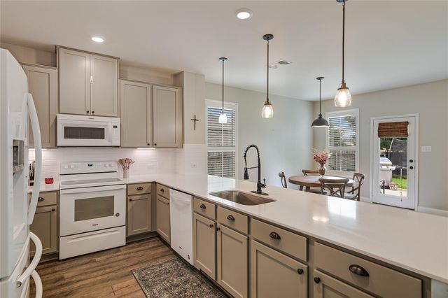 1008 Estes PARK, Taylor, TX 76574