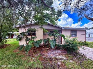 1982 GOLDEN GLOW Lane, Jacksonville, FL 32210