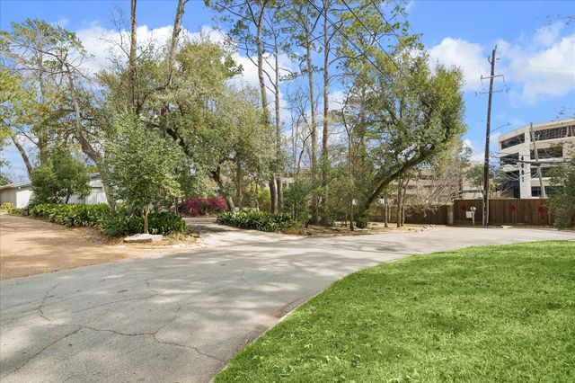 202 Pine Hollow Lane, Houston, TX 77056