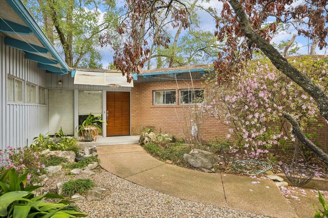 202 Pine Hollow Lane, Houston, TX 77056