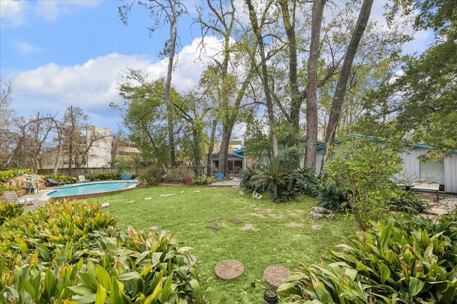 202 Pine Hollow Lane, Houston, TX 77056