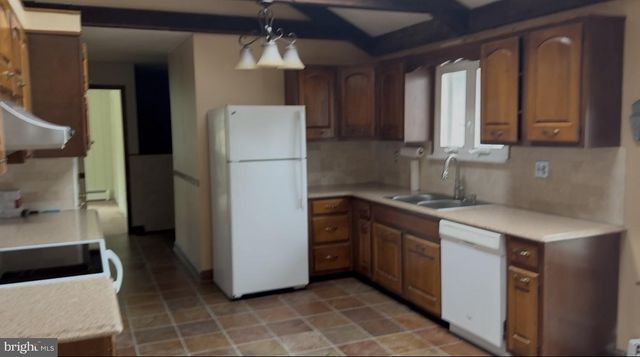 42 WELISEWITZ RD, Ringoes, NJ 08551