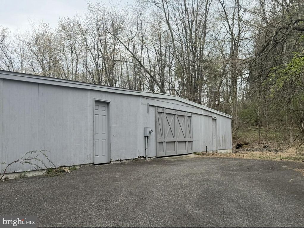 Image 10 of property listing at 42 WELISEWITZ RD, Ringoes, NJ 08551