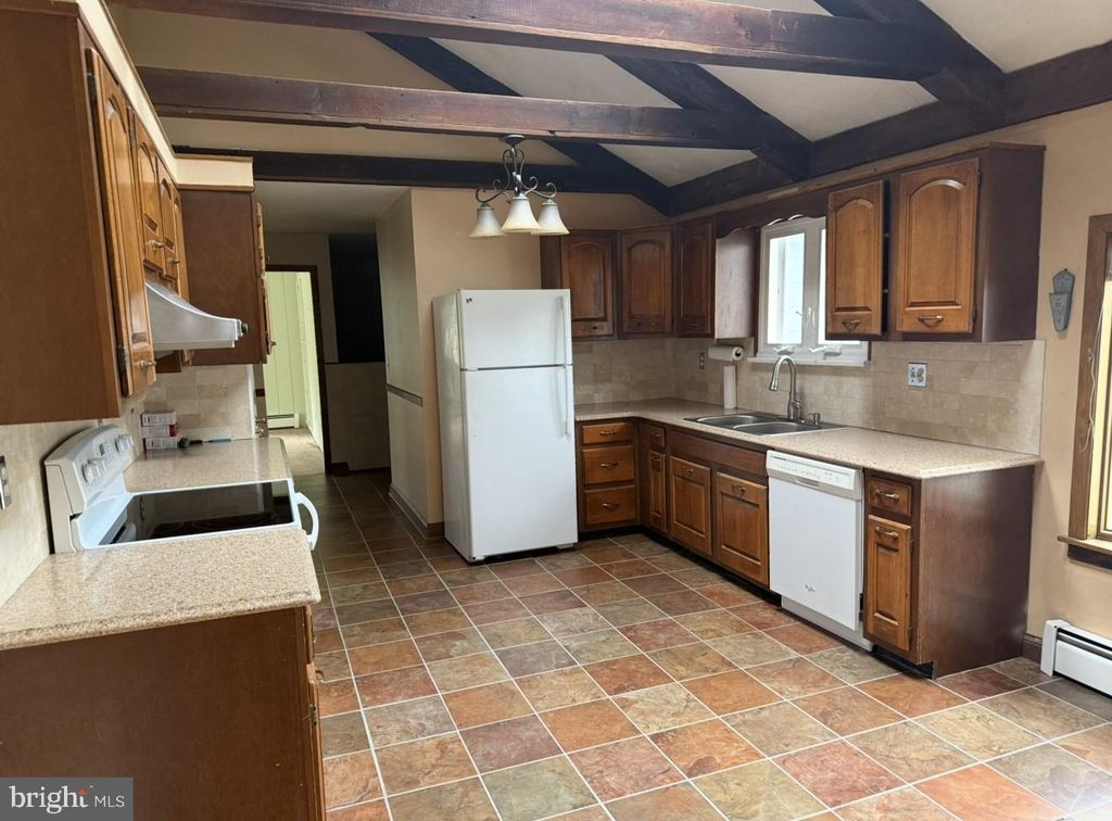 Image 3 of property listing at 42 WELISEWITZ RD, Ringoes, NJ 08551
