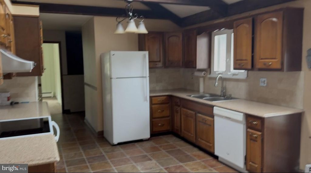 Image 4 of property listing at 42 WELISEWITZ RD, Ringoes, NJ 08551