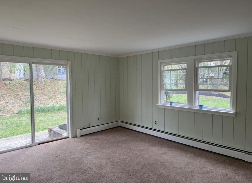 Image 7 of property listing at 42 WELISEWITZ RD, Ringoes, NJ 08551